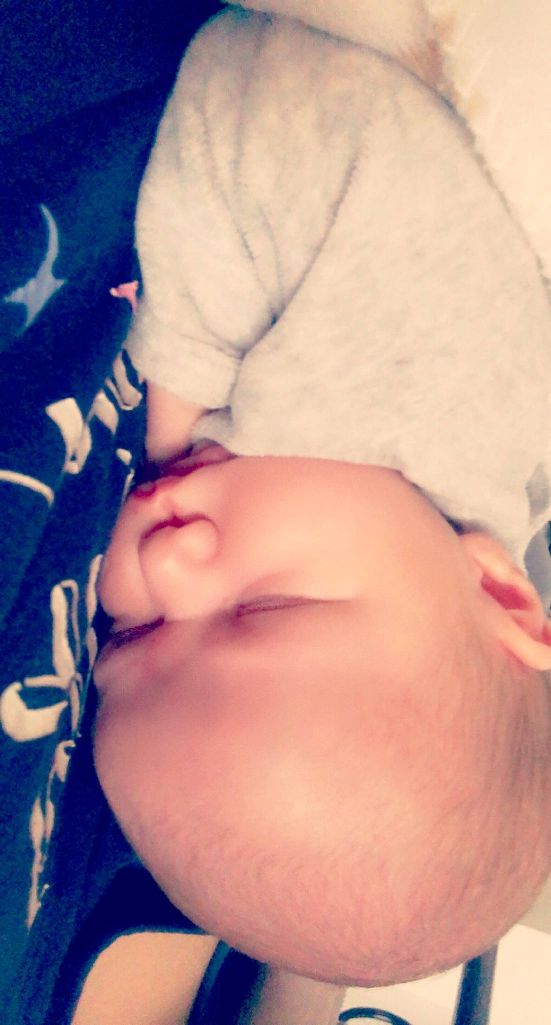 Louna a rejoint le concours — aidez-le/la à gagner de superbes lots ! arm, chest, comfort, elbow, finger, gesture, glasses, hand, human, human_body, joint, mouth, muscle, nail, neck, person, shoulder, skin, stomach, thumb