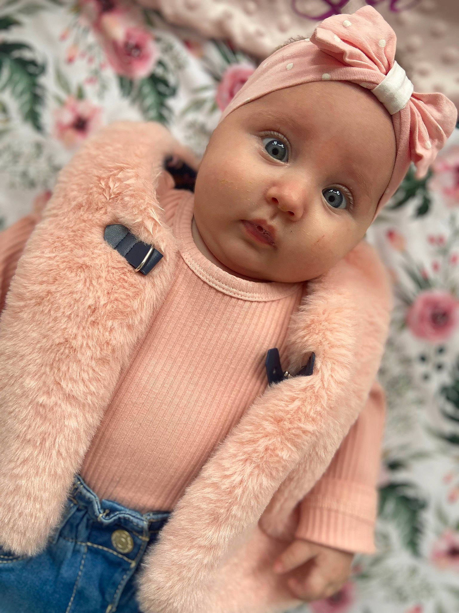 Arya a rejoint le concours — aidez-le/la à gagner de superbes lots ! art, baby, brown_hair, cap, christmas_ornament, doll, dress, eye, eyelash, fawn, headgear, headwear, jewellery, lip, ornament, outerwear, pattern, person, skin, sleeve