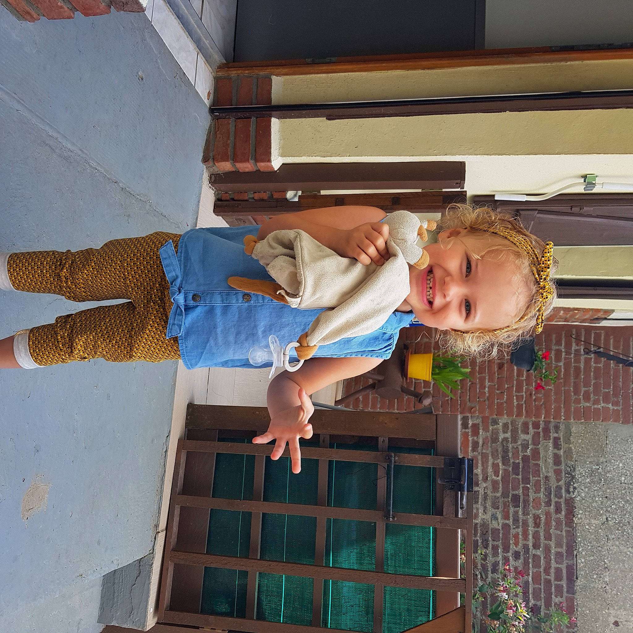 Mïa participe au concours pour gagner de l'argent avec cette photo : joy, person