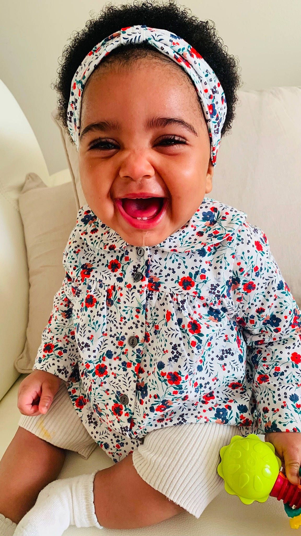 Trinity a rejoint le concours — aidez-le/la à gagner de superbes lots ! baby_toddler_clothing, child, comfort, face, facial_expression, green, happy, head, headgear, human, lip, neck, organ, outerwear, person, pink, skin, sleeve, smile, toddler