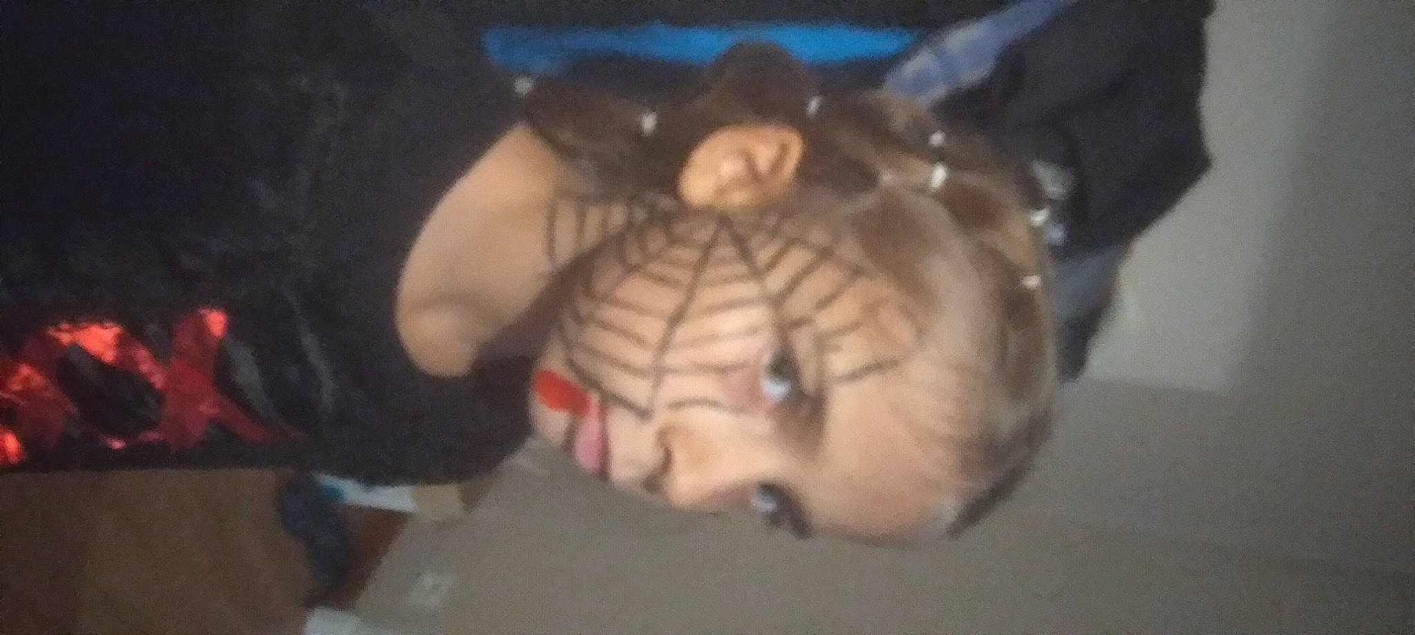 Emma participe au concours pour gagner de l'argent avec cette photo : art, audio_equipment, child, electric_blue, eye, flesh, fun, headgear, human_body, jaw, musical_instrument, pattern, person, personal_protective_equipment, sculpture, wrinkle