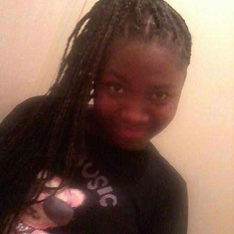 Nadalya participe au concours pour gagner de l'argent avec cette photo :