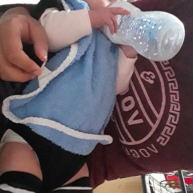 Alix participe au concours pour gagner de l'argent avec cette photo : leg, thigh