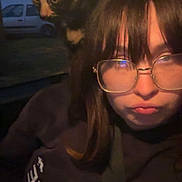 Cherry a rejoint le concours — aidez-le/la à gagner de superbes lots ! person, cat, tortoiseshell_cat, glasses, selfie, shoulder, hoodie, seatbelt, car_interior, window, parked_car, night, dim_lighting, portrait, close_up, bangs, face, pet, reflection, cute