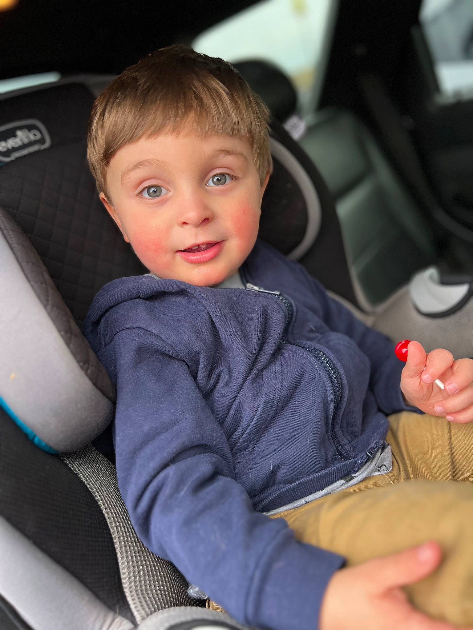 Thybias is registered to the contest to win money with this photo: auto_part, automotive_design, car, car_seat, car_seat_cover, chair, child, comfort, electric_blue, finger, hair, head_restraint, motor_vehicle, person, personal_luxury_car, smile, steering_part, steering_wheel, toddler, vehicle