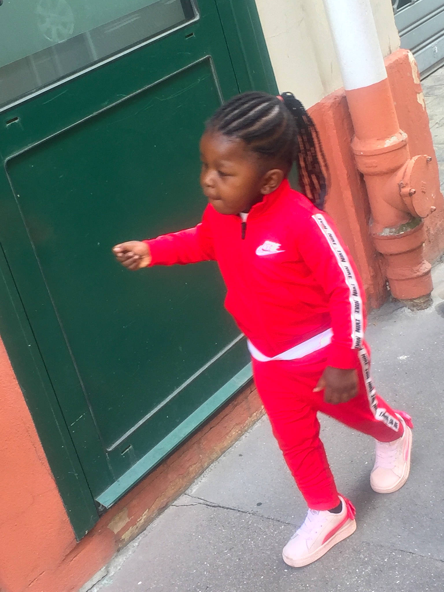 Hermita-maria participe au concours pour gagner de l'argent avec cette photo : boy, child, cool, day, facial_expression, footwear, fun, girl, leg, material, person, pink, play, product, red, shoe, shoulder, smile, snapshot, standing