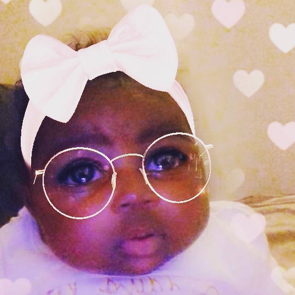 Khadidiatou participe au concours pour gagner de l'argent avec cette photo : cheek, child, ear, eye, eyewear, forehead, glasses, hair_accessory, head, headwear, lip, nose, person, product, purple, sunglasses, vision_care