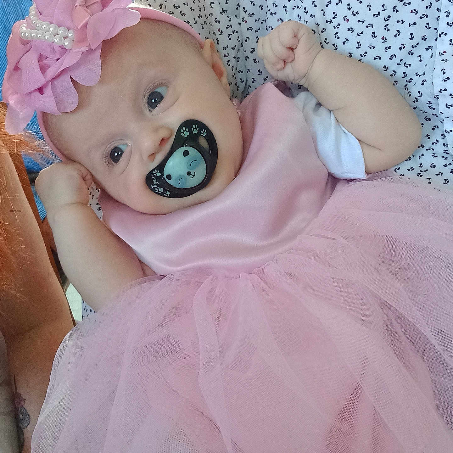 Yuna participe au concours pour gagner de l'argent avec cette photo : apparel, baby, child, clothing, cute, fabric, face, hand, headband, holding, infant, pacifier, pattern, pearls, person, pink_dress, portrait, sitting, soft_texture, tutu