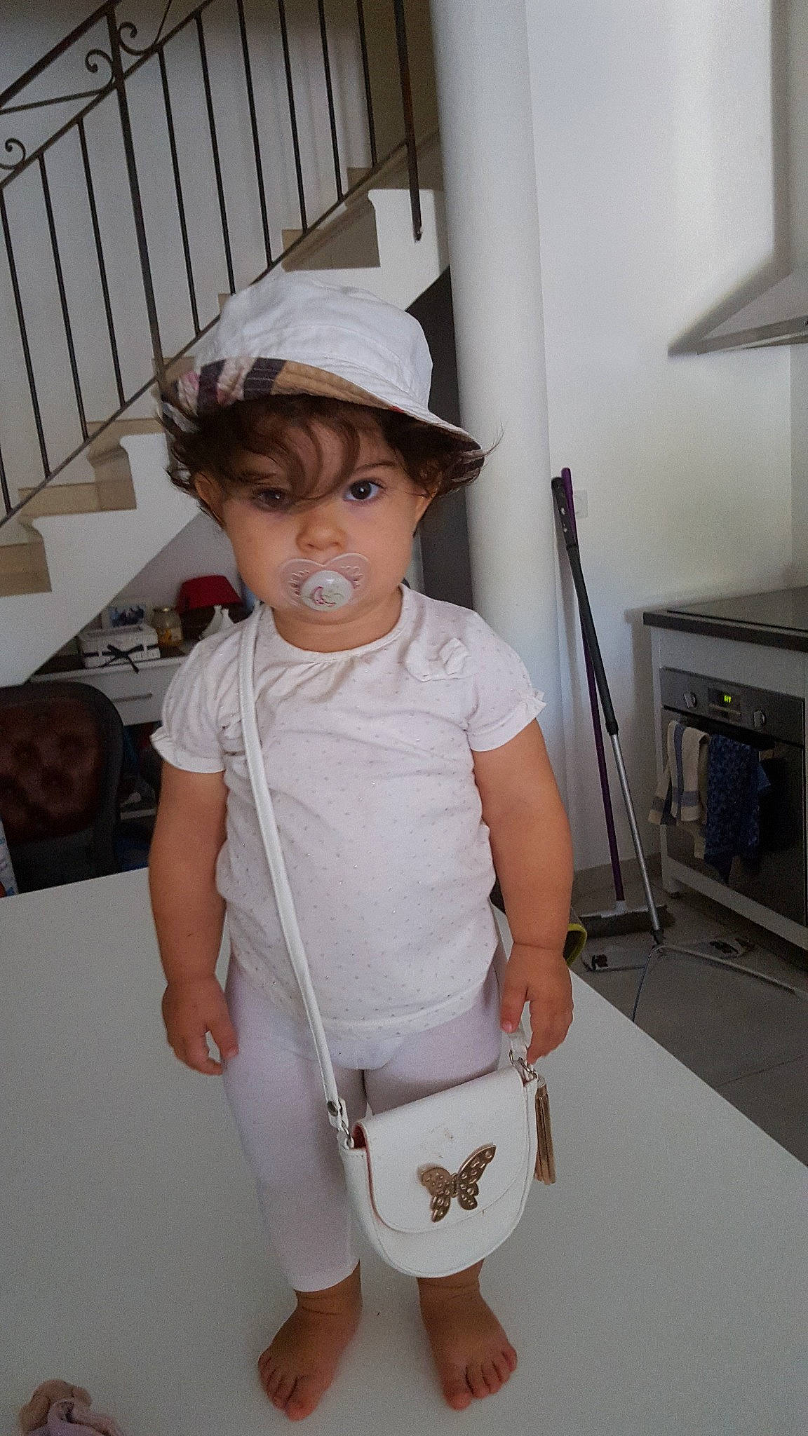 Myriem a rejoint le concours — aidez-le/la à gagner de superbes lots ! child, fashion_accessory, hat, headgear, joint, person, shoulder, toddler, white