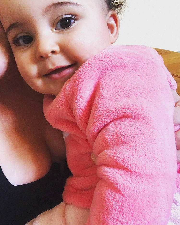 Sofya participe au concours pour gagner de l'argent avec cette photo : baby_toddler_clothing, cheek, ear, eye, eyebrow, eyelash, face, finger, gesture, hair, hand, happy, head, human_body, iris, lip, mouth, nose, person, skin