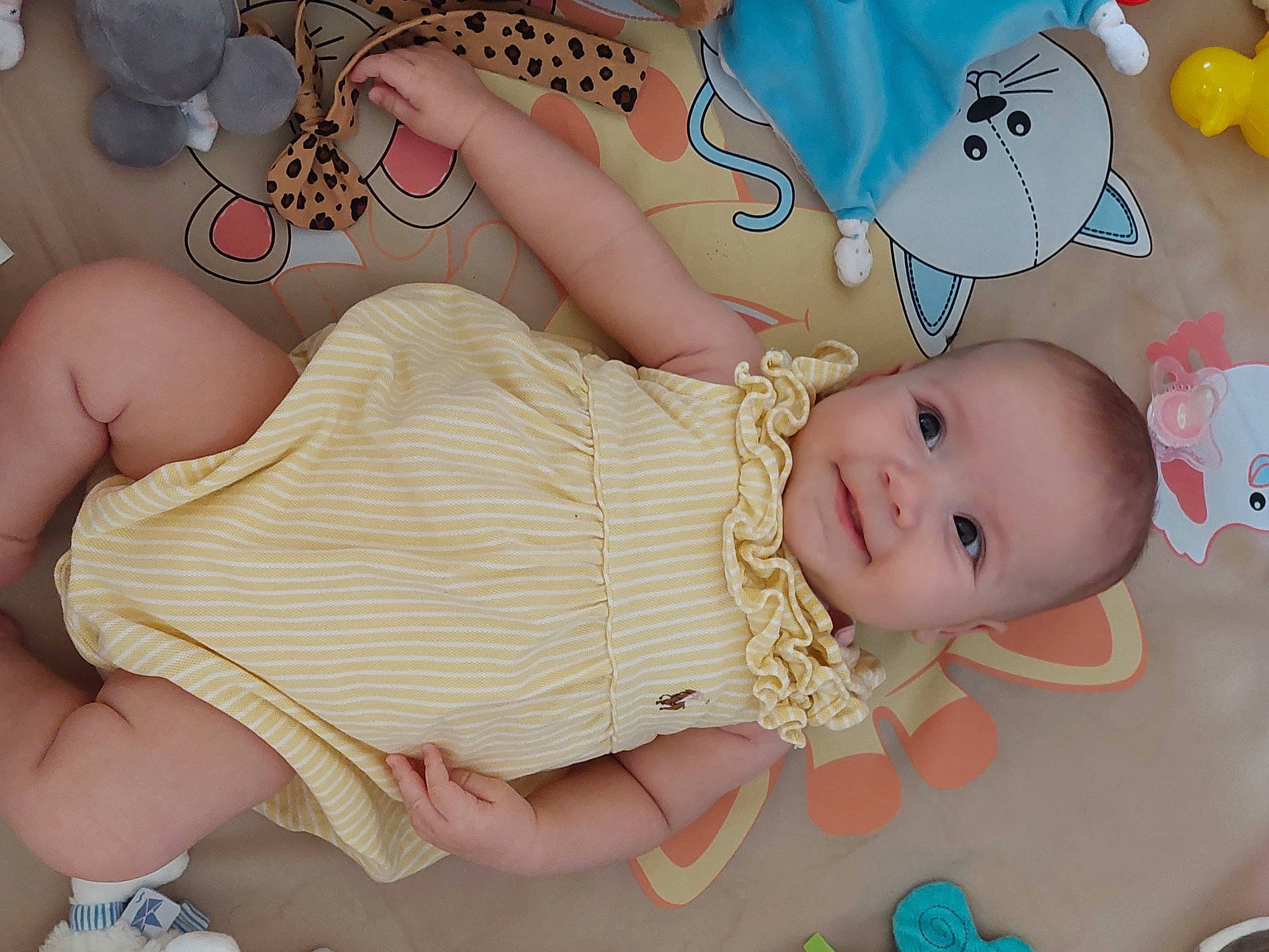 Charlotte participe au concours pour gagner de l'argent avec cette photo : abdomen, baby, baby_toddler_clothing, cheek, chest, finger, fun, hand, happy, headgear, human_body, joy, mouth, pattern, person, pink, skin, smile, thigh, toddler