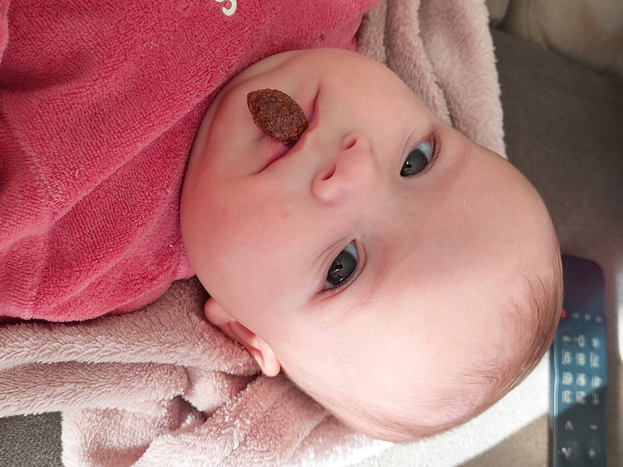 Charlotte a rejoint le concours — aidez-le/la à gagner de superbes lots ! baby, baby_toddler_clothing, cheek, child, chin, close_up, comfort, eyebrow, eyelash, happy, head, iris, linens, lip, mouth, nose, person, pink, skin, textile