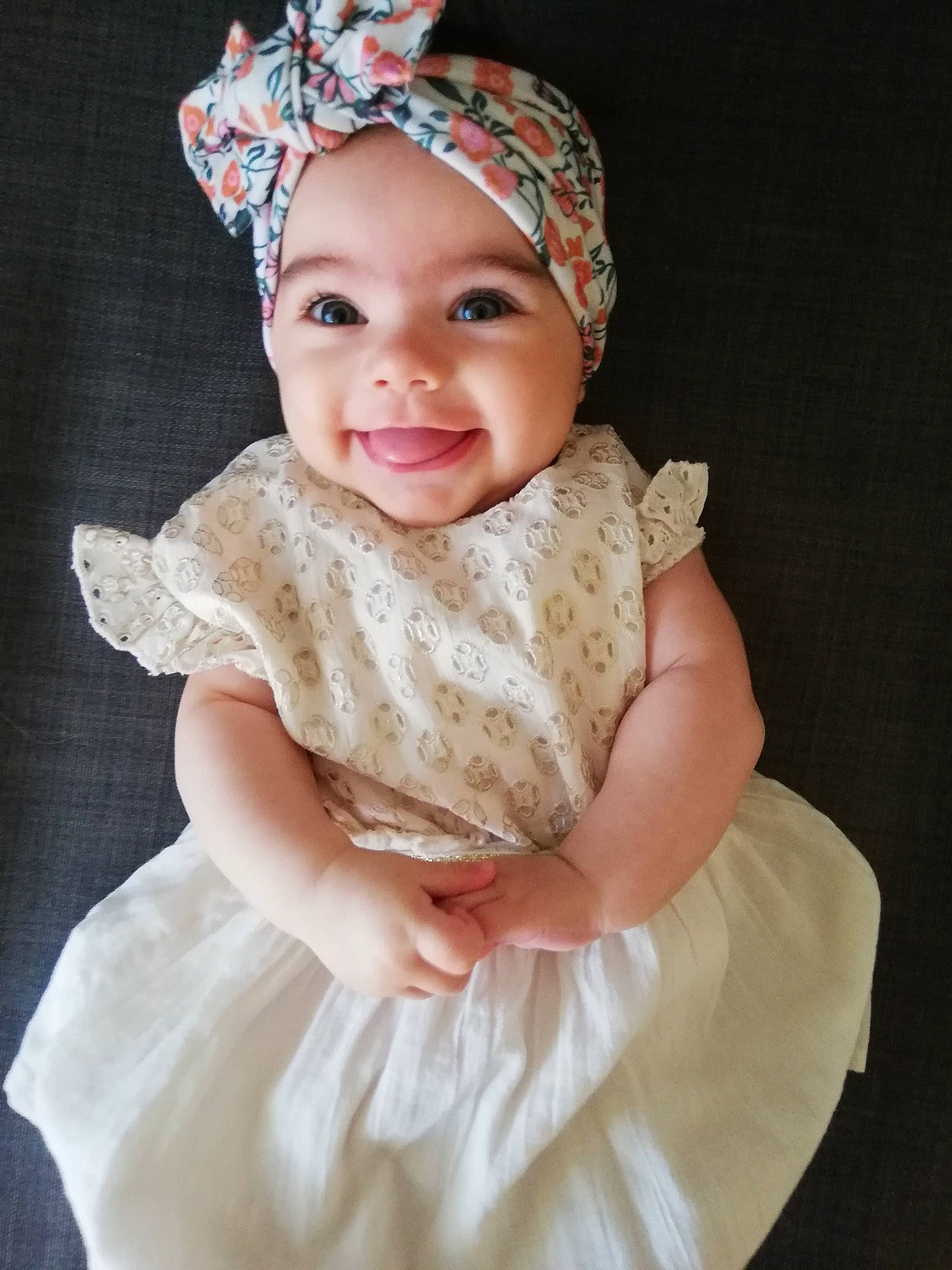 Mia participe au concours pour gagner de l'argent avec cette photo : arm, bridal_accessory, bridal_clothing, bridal_party_dress, cap, dress, face, facial_expression, flash_photography, gown, hair, hairstyle, happy, headgear, headpiece, headwear, joy, outerwear, person, pink