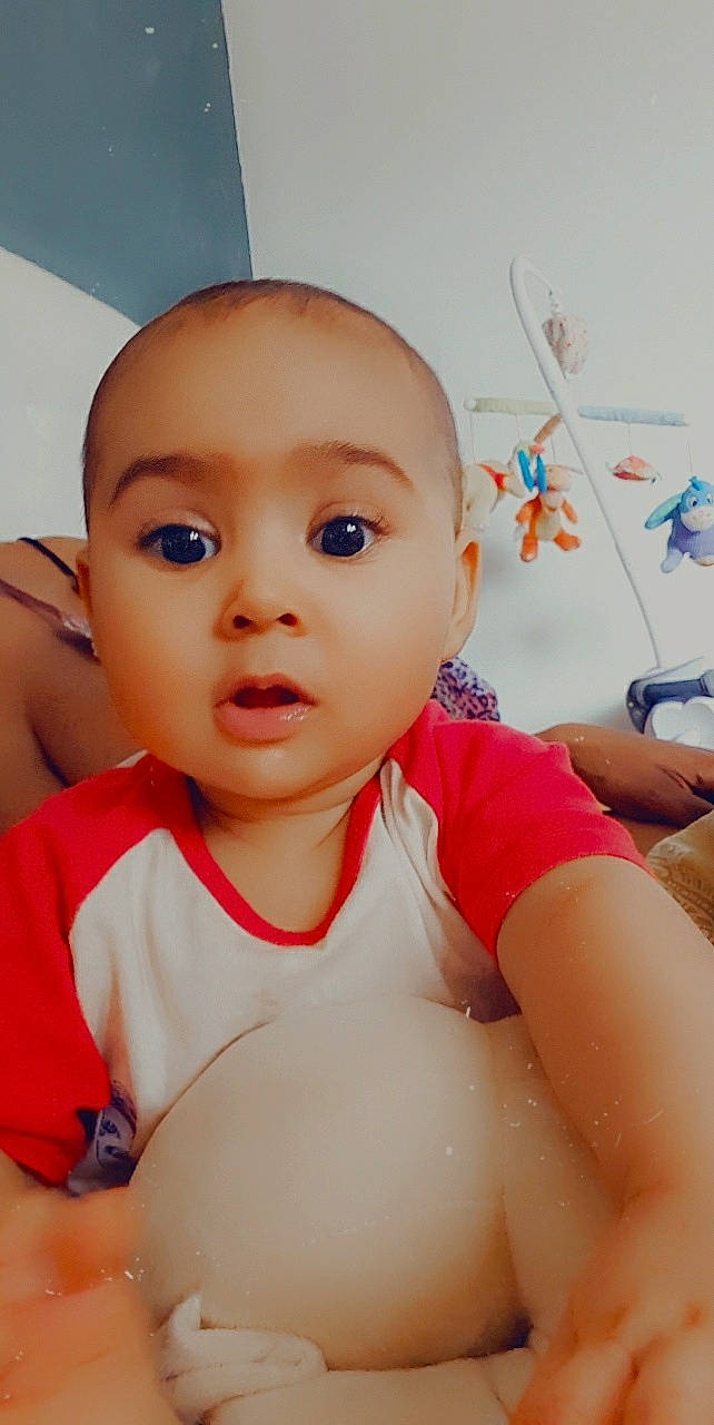 Diana participe au concours pour gagner de l'argent avec cette photo : arm, baby, cheek, chin, comfort, ear, eye, eyebrow, eyelash, facial_expression, happy, iris, lip, mouth, muscle, neck, nose, person, skin, stomach