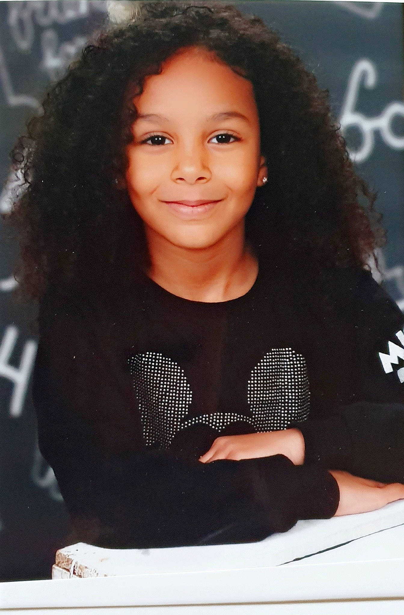 Rosa participe au concours pour gagner de l'argent avec cette photo : beauty, black_hair, cheek, chin, cool, eye, eyebrow, eyelash, fashion, flash_photography, forehead, hair, hairstyle, jheri_curl, joy, lip, person, ringlet, skin, sleeve