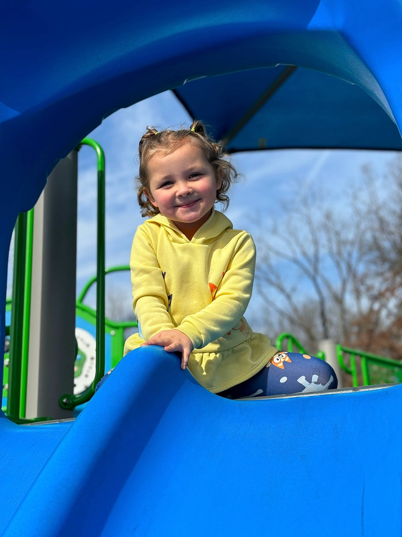 Everlee is registered to the contest to win money with this photo: blue, child, chute, city, electric_blue, fun, grass, happy, joy, leisure, outdoor_play_equipment, people_in_nature, person, photograph, playground, recreation, shade, sky, smile, toddler