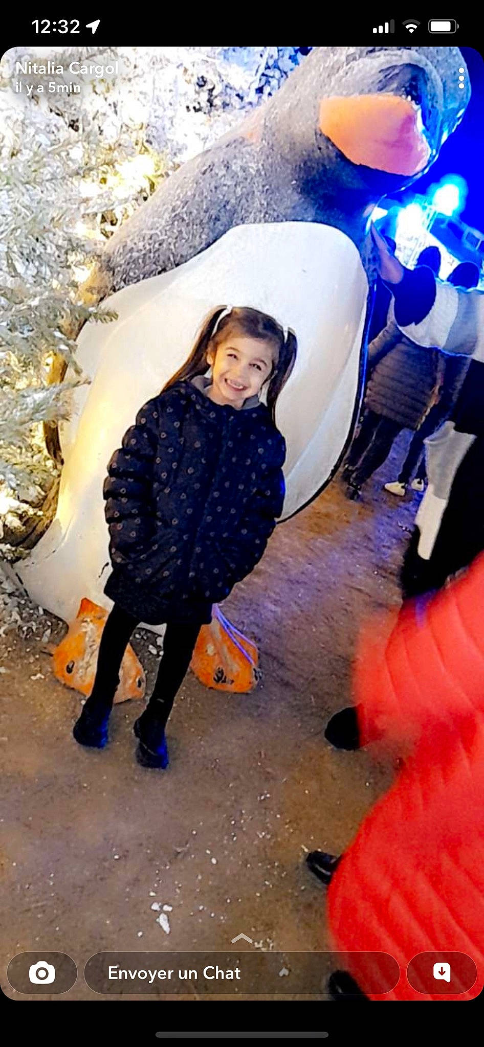 Nitalia a rejoint le concours — aidez-le/la à gagner de superbes lots ! child, costume, electric_blue, event, fashion_accessory, fashion_design, flash_photography, freezing, fun, fur, joy, leisure, magenta, pattern, person, recreation, room, toddler, tree, visual_arts