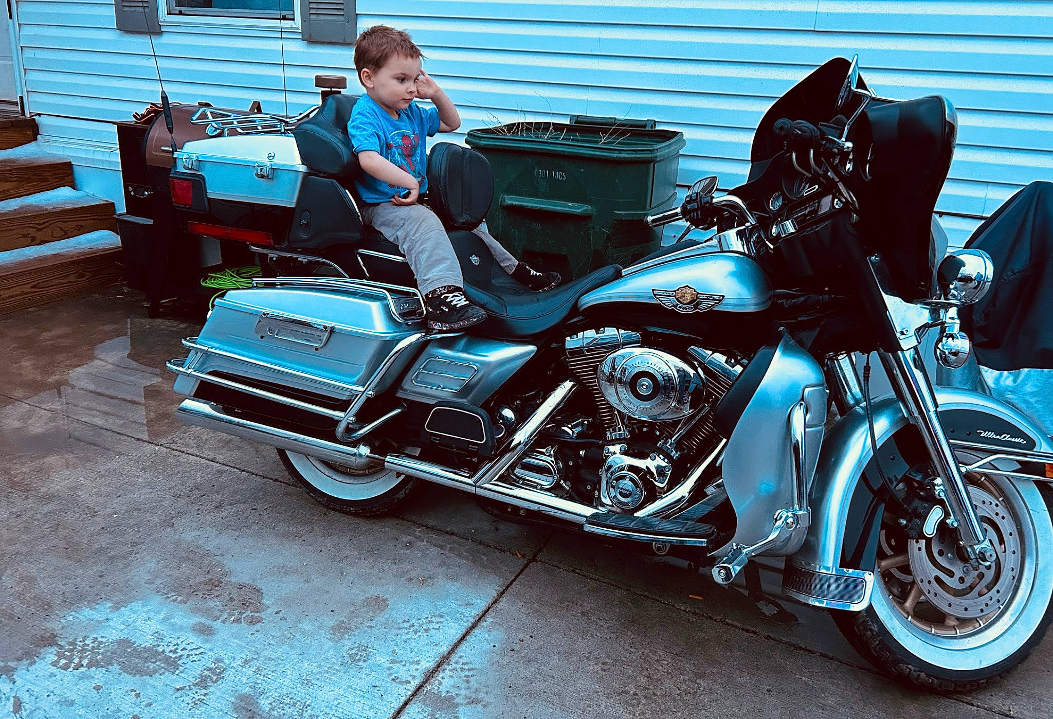 Cohen is registered to the contest to win money with this photo: alloy_wheel, automotive_design, automotive_exhaust, automotive_exterior, automotive_fuel_system, automotive_lighting, automotive_tire, automotive_wheel_system, fender, fuel_tank, headlamp, motor_vehicle, motorcycle, motorcycle_accessories, person, rim, shock_absorber, tire, vehicle, vehicle_brake