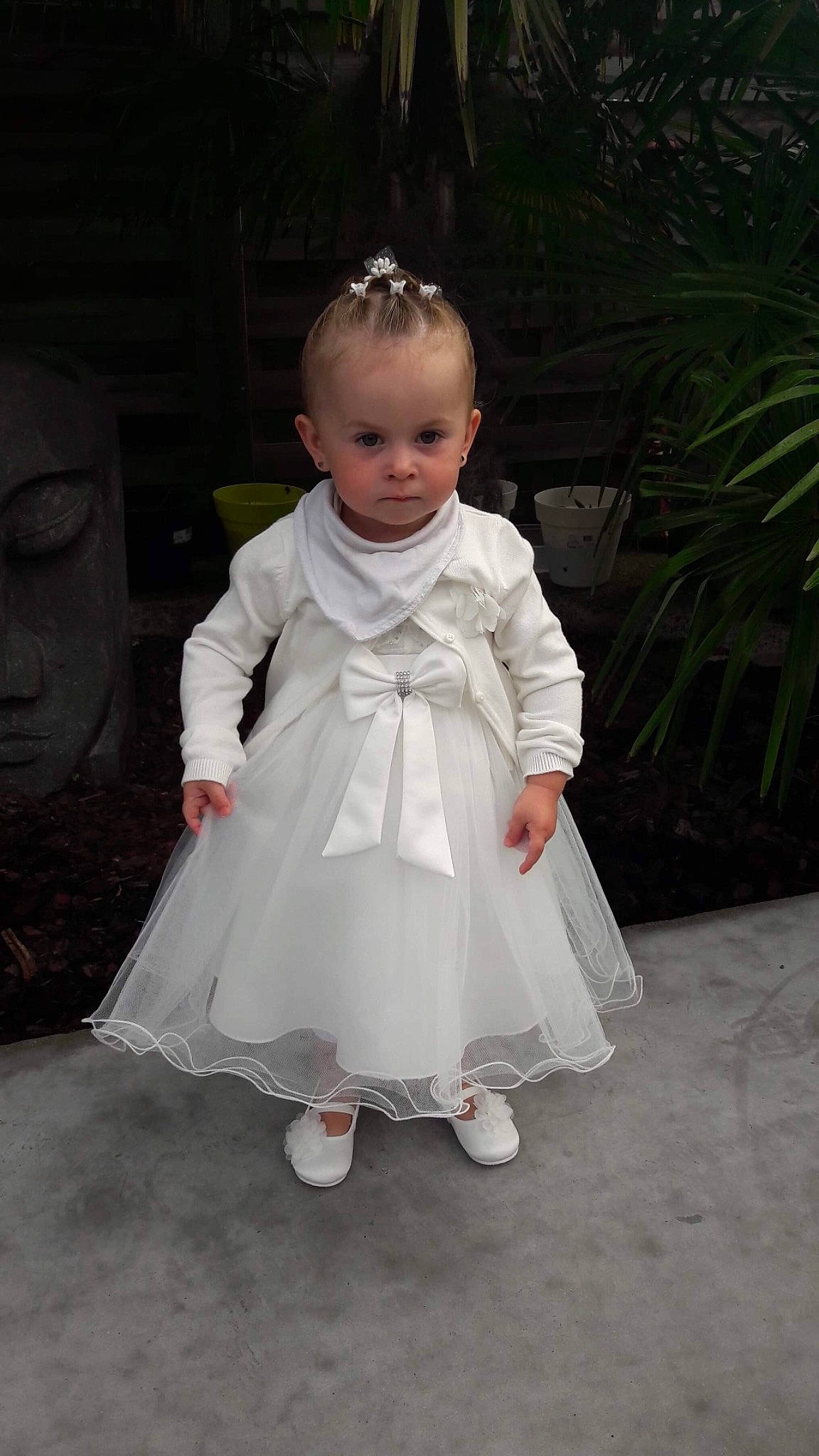 Laurine a rejoint le concours — aidez-le/la à gagner de superbes lots ! bridal_clothing, bridal_party_dress, child, costume, day, dress, flower_girl, fun, girl, gown, infant, material, outerwear, person, skin, smile, standing, textile, toddler, wedding_dress