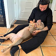 Artemis a rejoint le concours — aidez-le/la à gagner de superbes lots ! affection, animal, black_clothing, casual, comfort, dog, door, floor, home, human, indoor, love, person, pet, relaxed, sitting, smiling, sunglasses, tattoo, tile