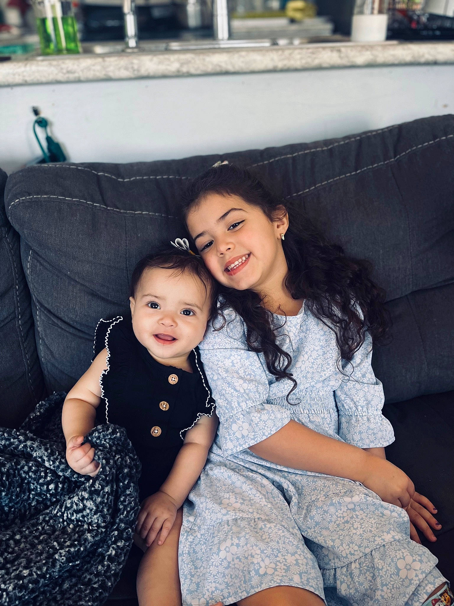 Piper is registered to the contest to win money with this photo: beauty, black, black_hair, comfort, couch, eye, facial_expression, fashion, flash_photography, friendship, fun, happy, human, iris, joy, long_hair, person, shoulder, skin, smile