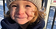 Liham a rejoint le concours — aidez-le/la à gagner de superbes lots ! child, winter_clothing, knit_hat, scarf, smile, face, outdoor, snow, sunlight, curly_hair, jacket, portrait, happy, cold_weather, daylight, person, headwear, young_child, blue_sky, fence