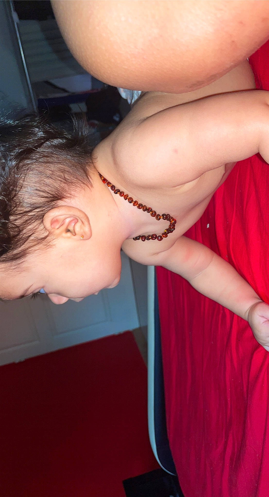 Adriana participe au concours pour gagner de l'argent avec cette photo : arm, black_hair, chest, dress, elbow, eyelash, eyewear, gesture, human_body, jaw, joint, lip, neck, nose, person, shoulder, skin, thigh, trunk, vision_care