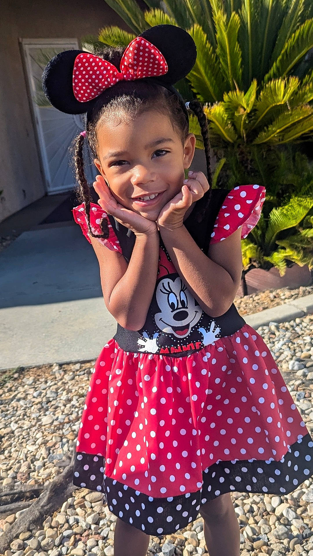 Cali is registered to the contest to win money with this photo: child, clothing, costume, dress, face, female, girl, grass, hat, head, path, pattern, pebble, person, photography, plant, portrait, road, skirt, summer