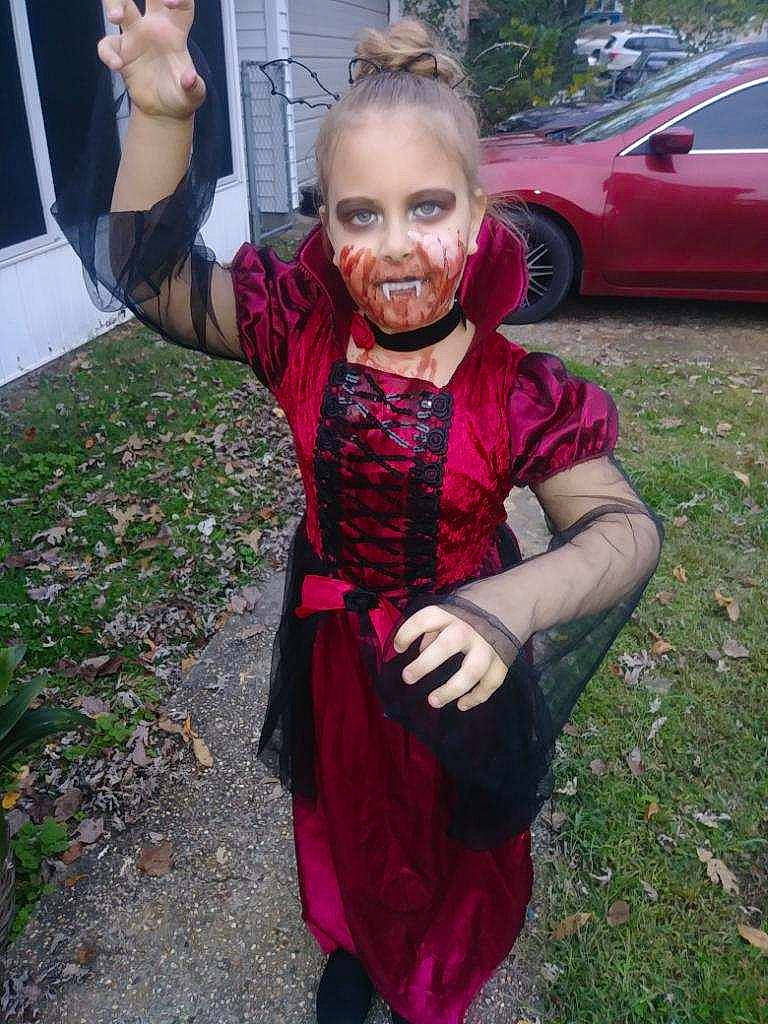 Aliezia is registered to the contest to win money with this photo: car, child, costume, fictional_character, person, smile, toddler, vehicle