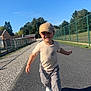 Arthur participe au concours pour gagner de l'argent avec cette photo : boy, cap, child, daytime, fence, grass, happy, house, outdoor, pants, path, play, recreation, running, sky, smile, sneakers, sunny, trees, tshirt