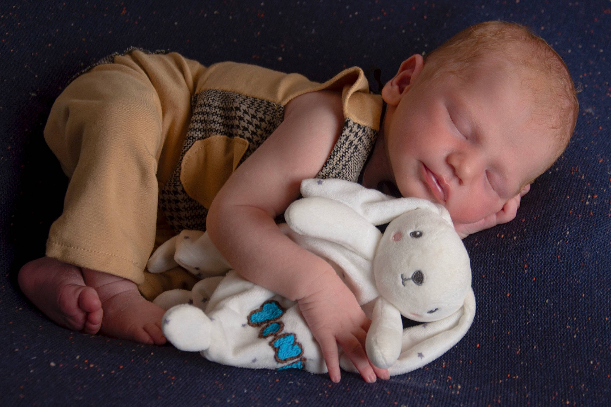 Tony a rejoint le concours — aidez-le/la à gagner de superbes lots ! arm, baby, baby_toddler_clothing, cheek, comfort, eye, face, facial_expression, finger, flash_photography, hand, head, human, human_body, joint, leg, mouth, nose, person, skin