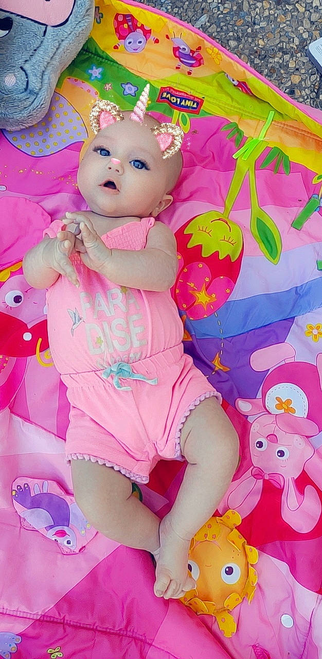 Jennyfer a rejoint le concours — aidez-le/la à gagner de superbes lots ! baby_toys, child, doll, headwear, person, pink, product, stuffed_toy, toddler, toy