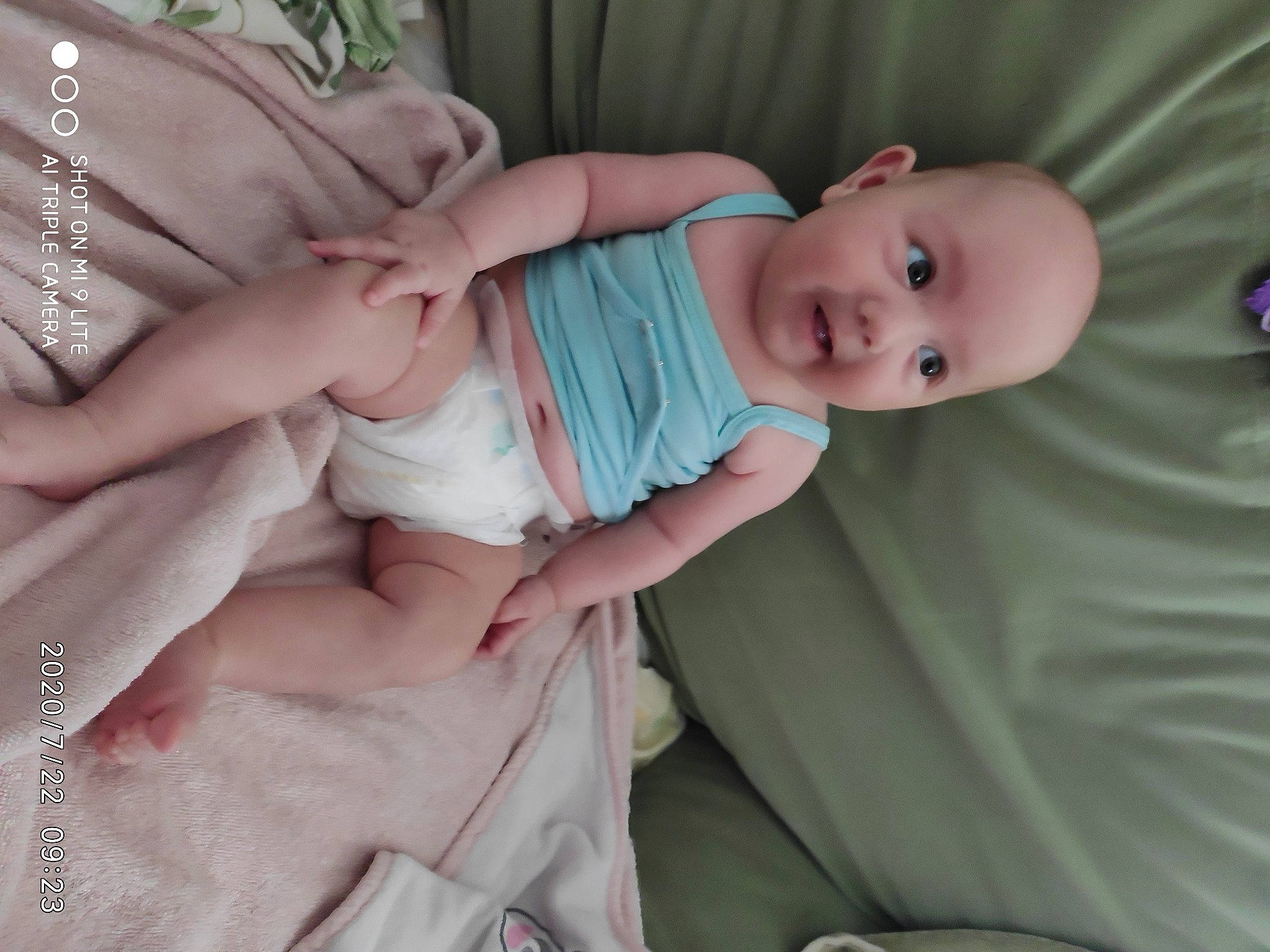 Jennyfer participe au concours pour gagner de l'argent avec cette photo : baby, baby_products, child, gesture, hand, linens, person, product, skin, toddler