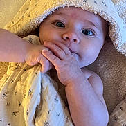 Charlie participe au concours pour gagner de l'argent avec cette photo : baby, infant, hood, towel, blanket, hands, eyes, closeup, portrait, soft_texture, cute, skin, arm, smile, wrapped, gaze, nursery, relaxing, fabric, cozy