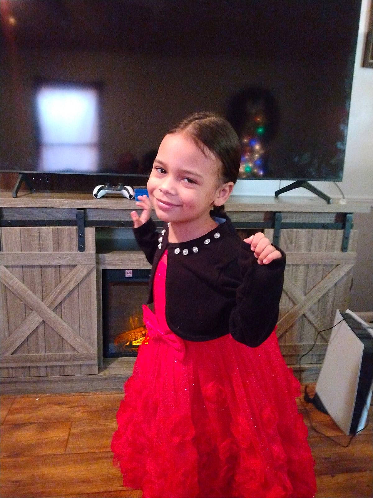 Londyn is registered to the contest to win money with this photo: baby_toddler_clothing, child, costume, entertainment, event, fashion_design, flooring, formal_wear, fun, happy, jewellery, joy, magenta, performance, performing_arts, person, purple, smile, television, toddler