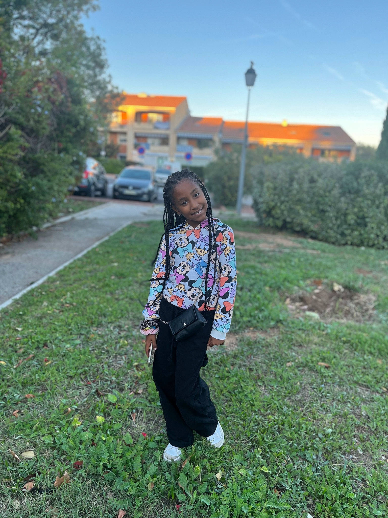 Kaïna participe au concours pour gagner de l'argent avec cette photo : asphalt, fun, grass, grassland, hair, happy, joy, landscape, lawn, leisure, pattern, people_in_nature, person, plant, recreation, road, road_surface, sky, soil, spring