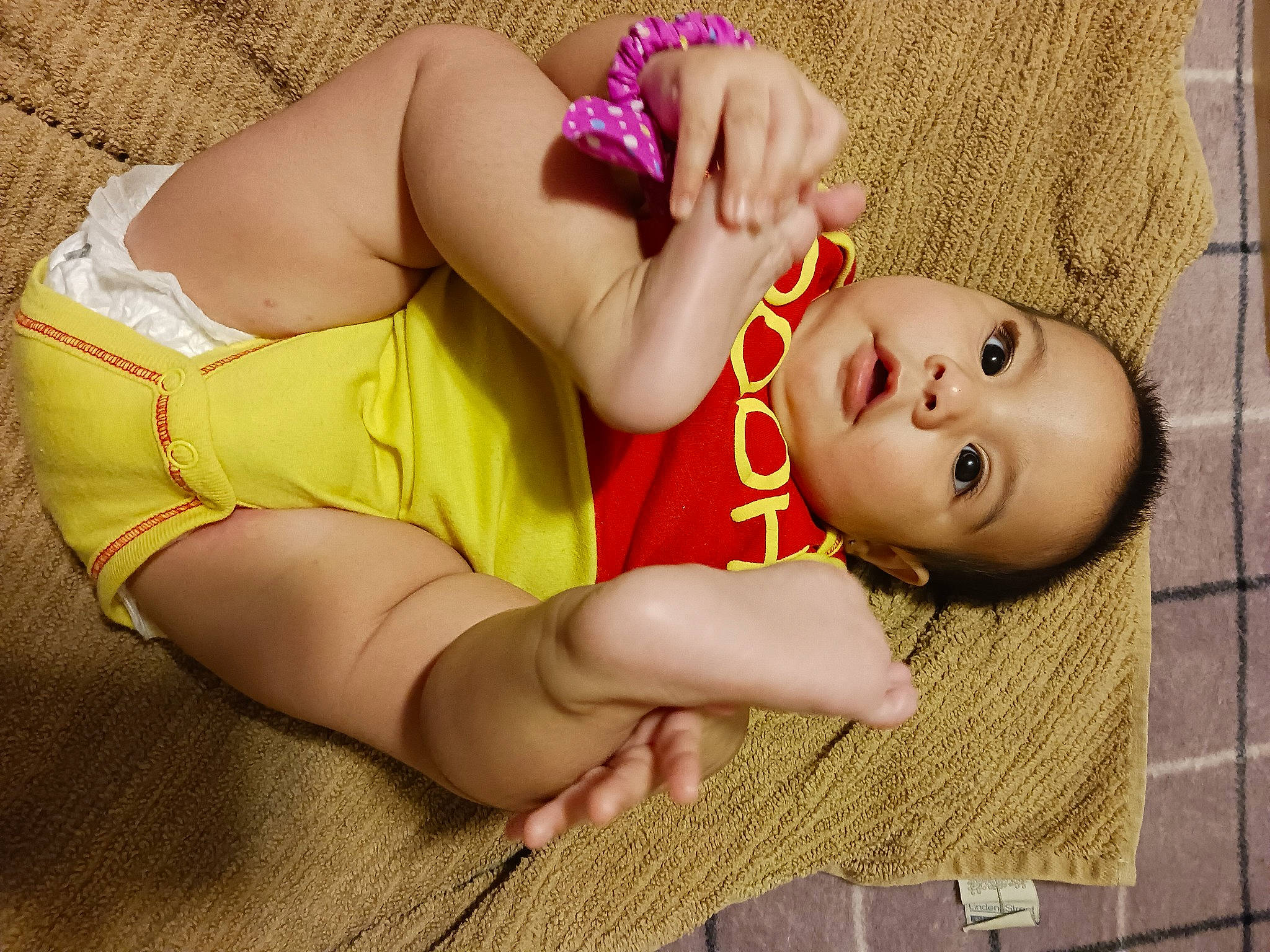 Cora is registered to the contest to win money with this photo: abdomen, baby, chest, child, comfort, finger, flooring, foot, happy, headgear, human_body, human_leg, joint, knee, nail, person, skin, thigh, toddler, trunk