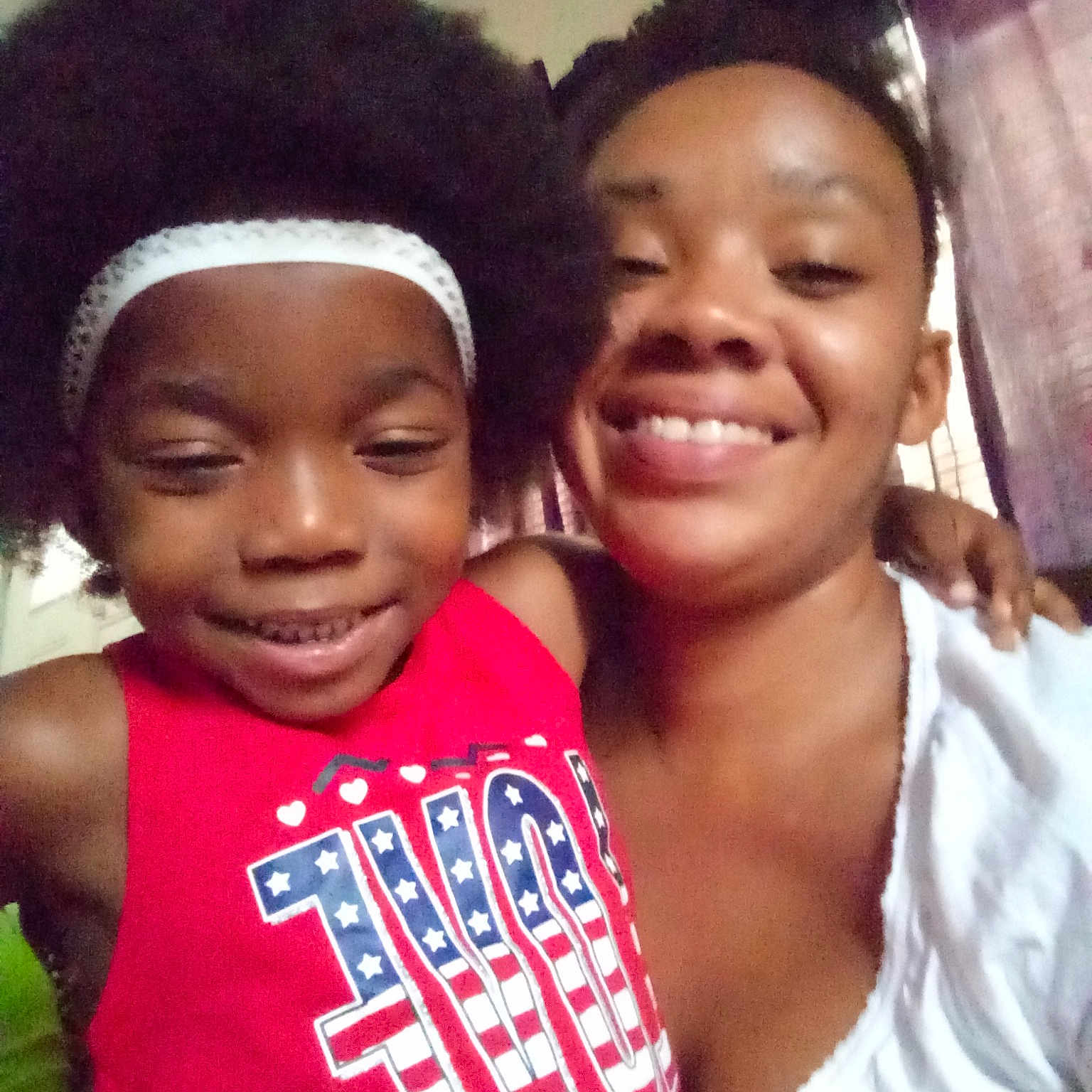 Kamille is registered to the contest to win money with this photo: cheek, child, day, eyebrow, face, fashion_accessory, forehead, fun, girl, hair, hairstyle, head, headgear, headwear, joy, nose, people, person, pink, product