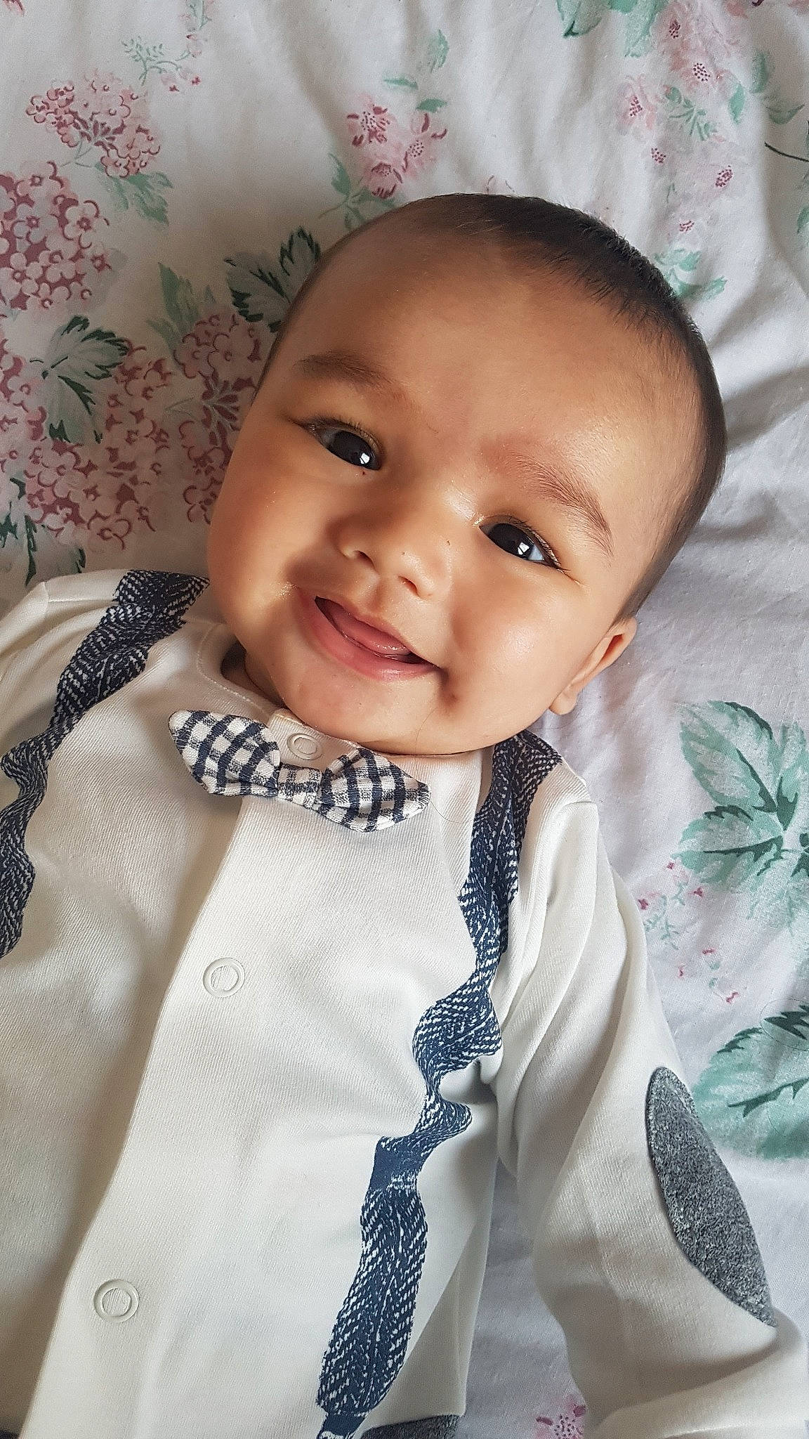 Aslan is registered to the contest to win money with this photo: boy, cheek, child, eye, girl, infant, iris, joy, person, pink, product, skin, smile, textile, toddler