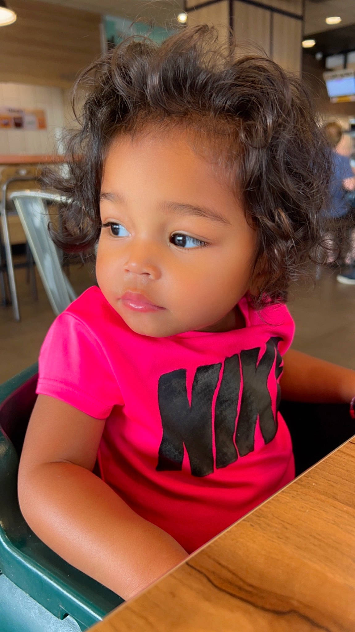 Alaia is registered to the contest to win money with this photo: chair, cheek, child, desk, eyelash, facial_expression, flooring, fun, hairstyle, happy, leisure, magenta, person, play, recreation, sitting, skin, table, toddler, vacation