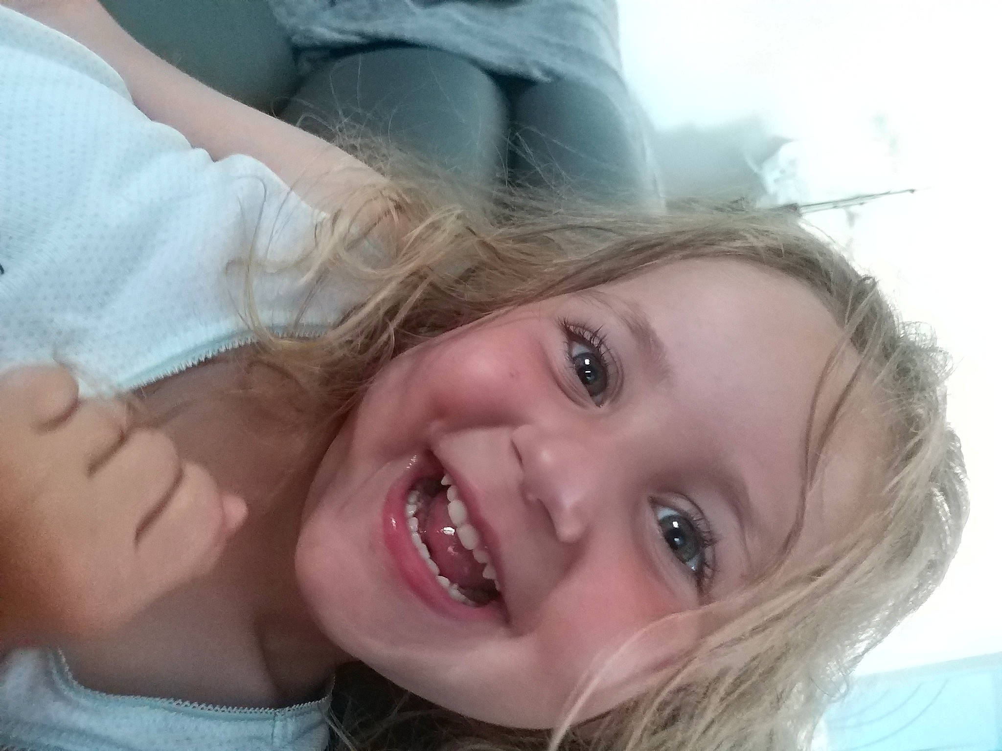 Chloé participe au concours pour gagner de l'argent avec cette photo : beauty, blond, cheek, child, chin, eye, eyebrow, face, facial_expression, hair, head, jaw, joy, lip, mouth, nose, organ, person, selfie, skin