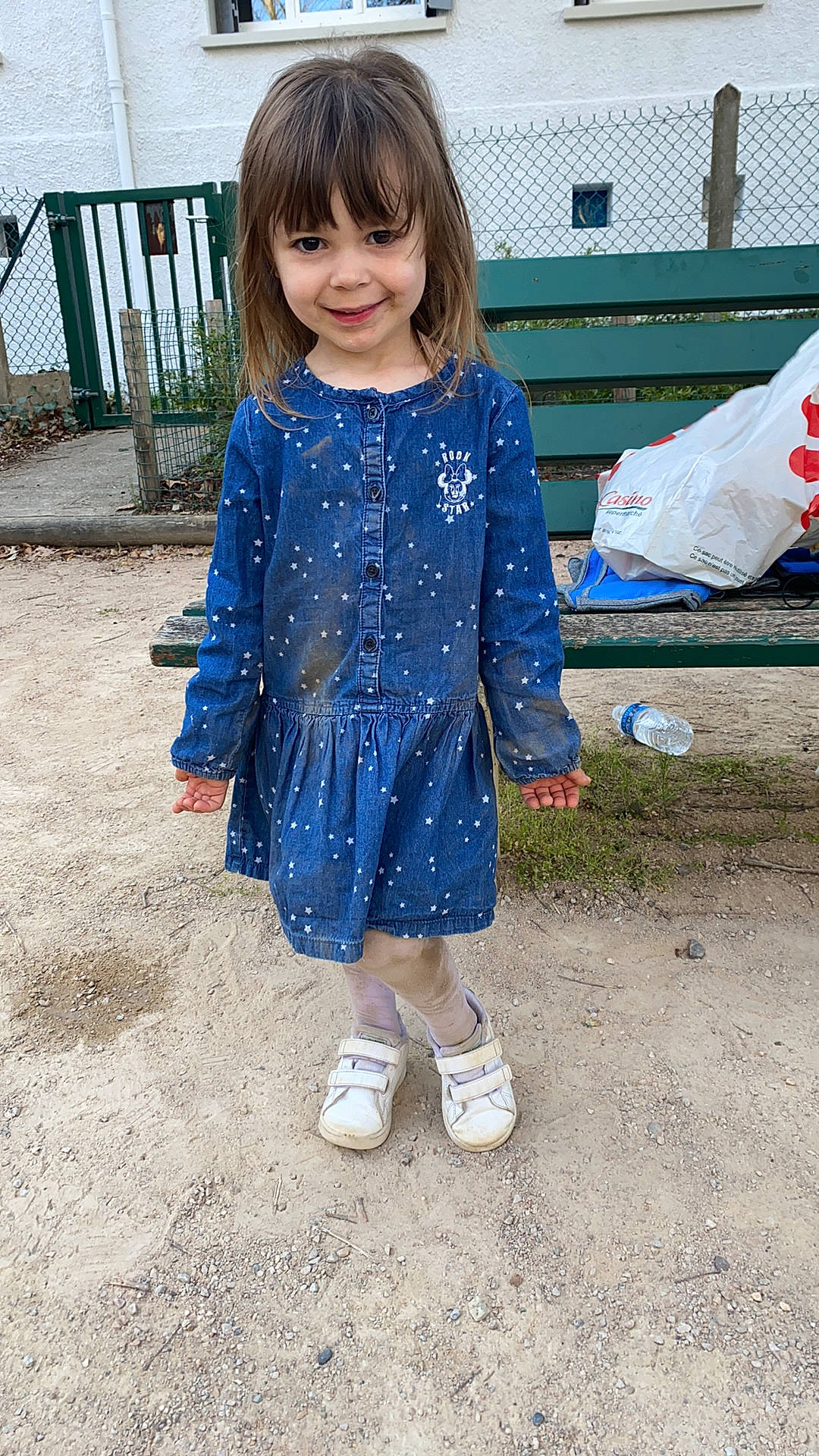 Talya participe au concours pour gagner de l'argent avec cette photo : baby_toddler_clothing, cool, dress, eye, facial_expression, footwear, grass, hairstyle, happy, joy, leg, leisure, outerwear, person, plant, shoe, skin, sleeve, smile, street_fashion