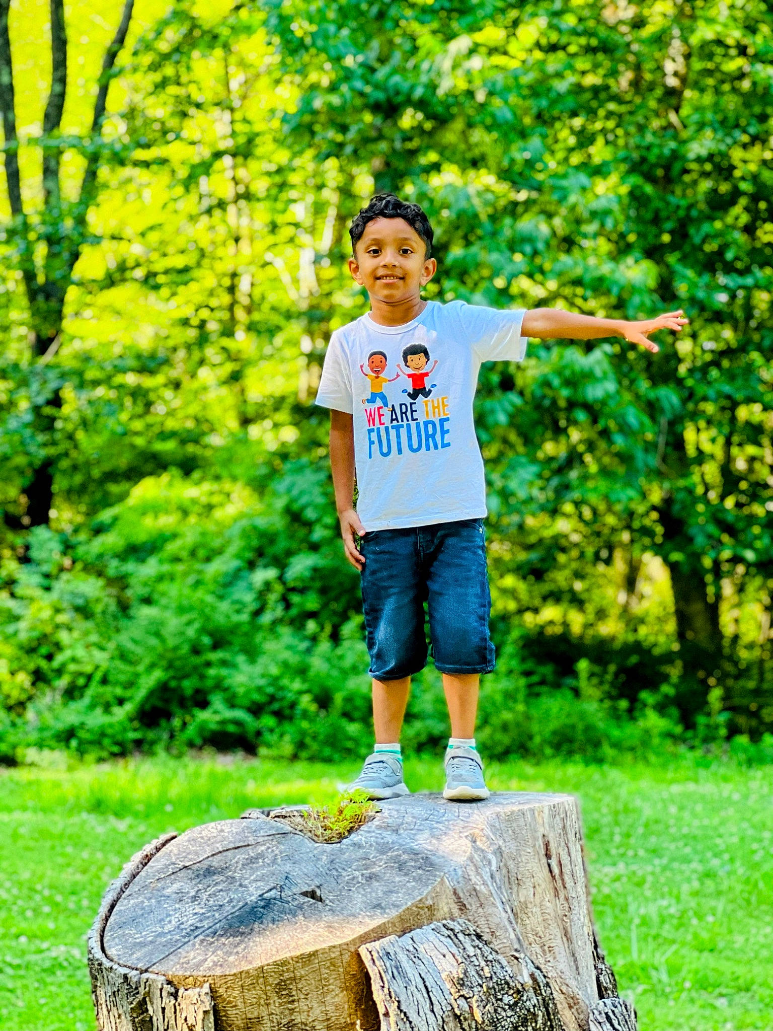 Ryan Joshy joined the competition — help win amazing prizes! botany, branch, fun, grass, happy, jeans, joy, landscape, lawn, leaf, leisure, people_in_nature, person, plant, recreation, shorts, summer, t_shirt, tree, trunk