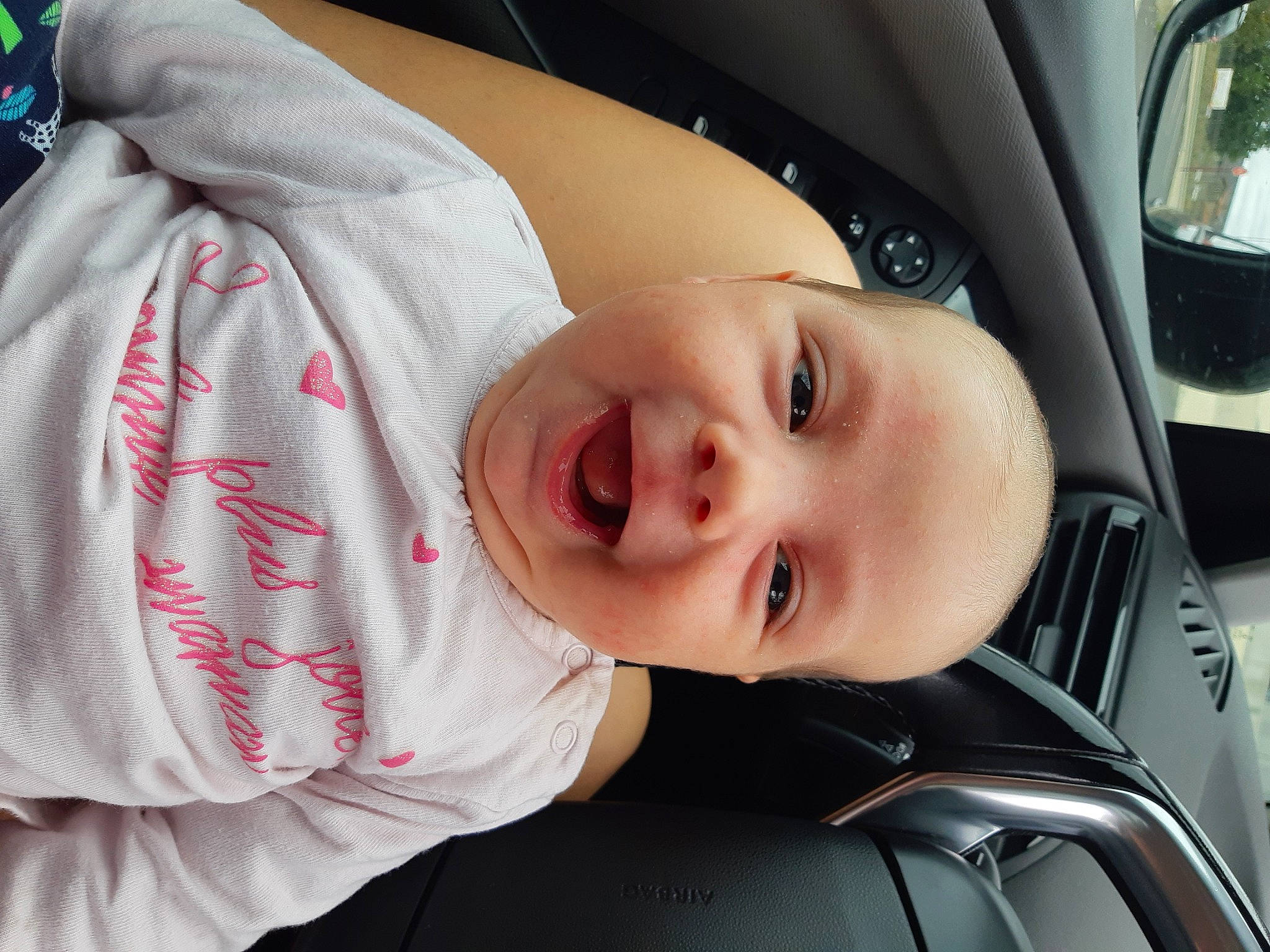 Kaïna a rejoint le concours — aidez-le/la à gagner de superbes lots ! baby, baby_carriage, baby_in_car_seat, baby_products, car_seat, cheek, child, eye, face, facial_expression, head, lip, mouth, nose, person, product, skin, smile, toddler
