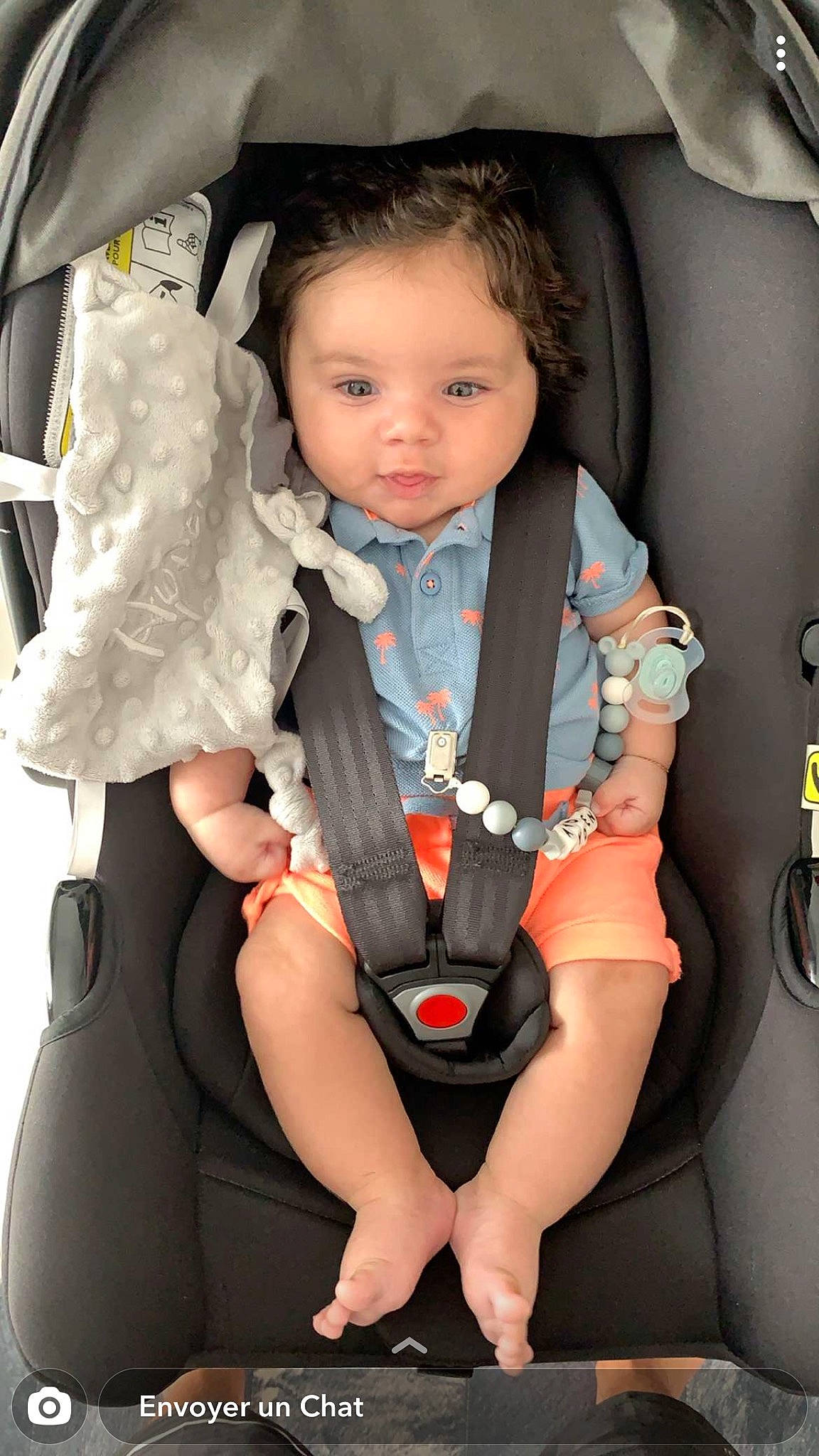 Ayden a rejoint le concours — aidez-le/la à gagner de superbes lots ! auto_part, baby, baby_in_car_seat, car_seat, car_seat_cover, child, person, seat_belt, sitting, toddler