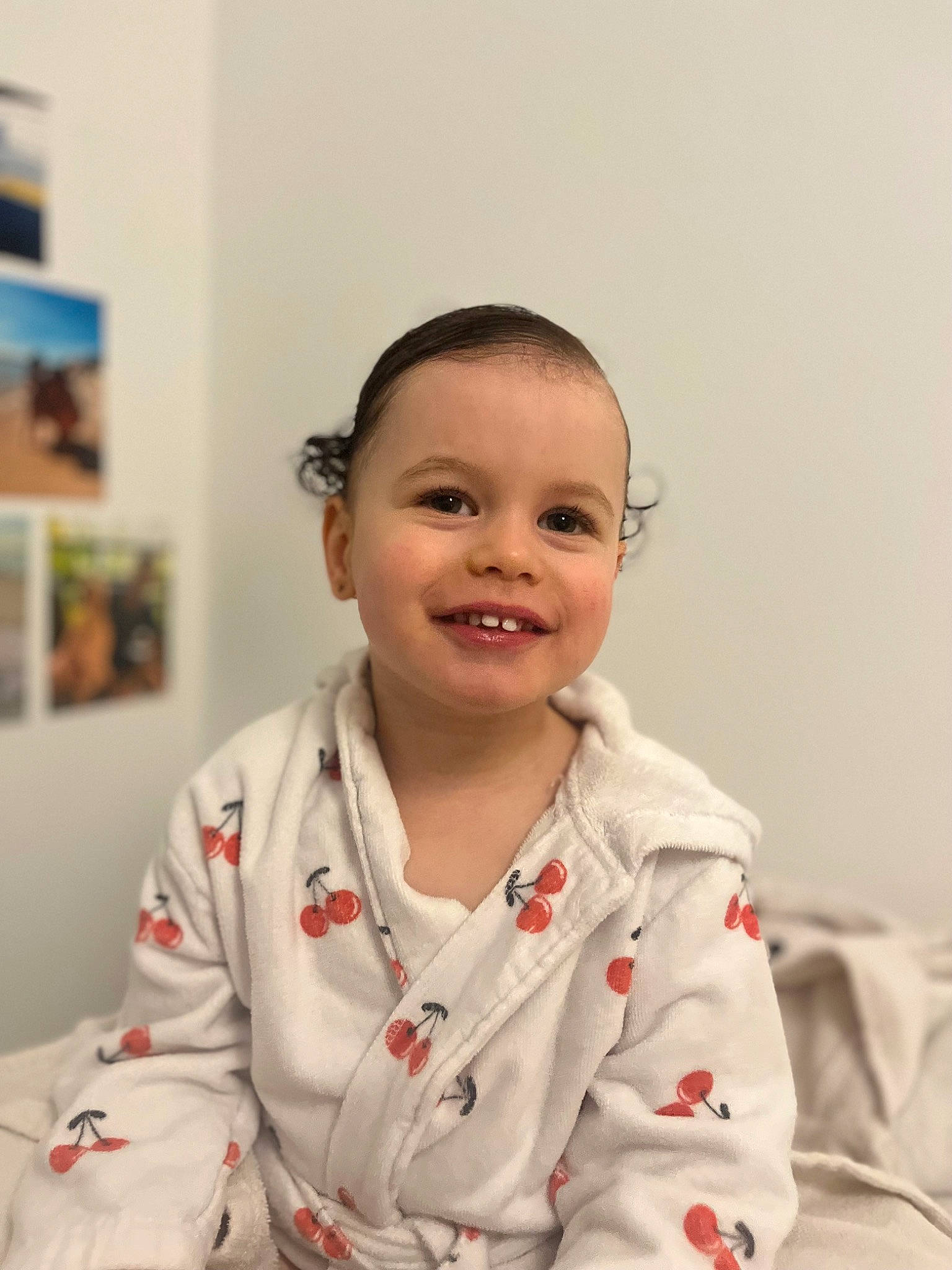 Rafaëlle a rejoint le concours — aidez-le/la à gagner de superbes lots ! baby, baby_toddler_clothing, cheek, child, comfort, event, fun, happy, head, joy, person, room, sleeve, smile, t_shirt, toddler, uniform