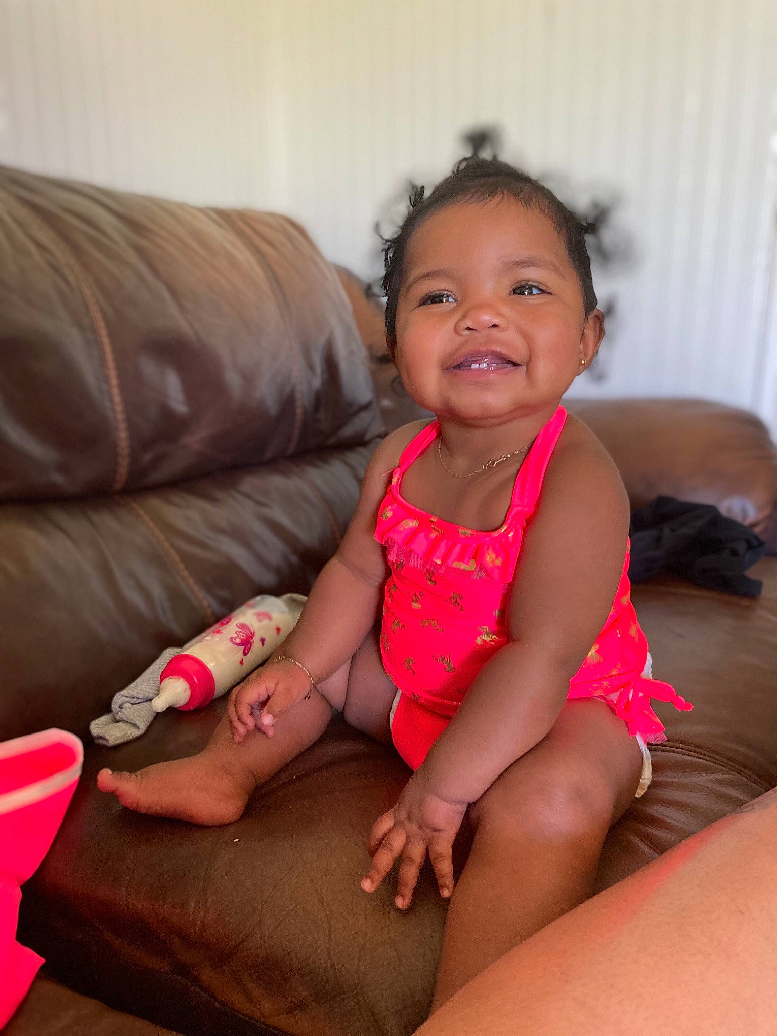 Xyah is registered to the contest to win money with this photo: cheek, comfort, eye, face, facial_expression, finger, floor, flooring, hair, head, human_body, joint, joy, leg, lip, mouth, organ, person, skin, smile