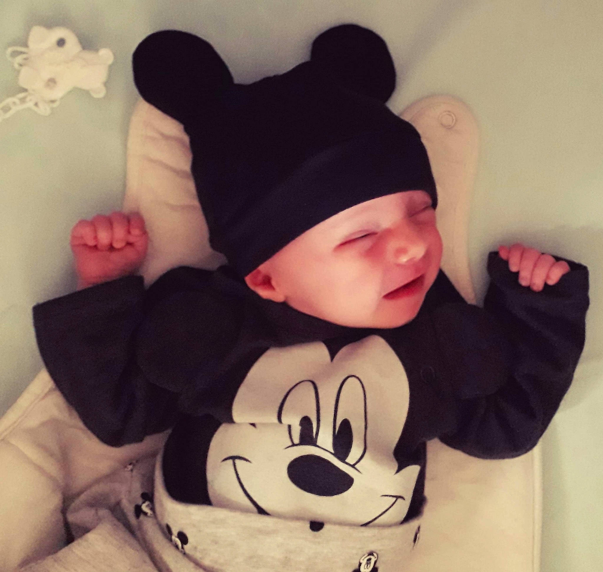 Kataleya participe au concours pour gagner de l'argent avec cette photo : baby, beanie, bear, cap, cheek, child, cool, ear, finger, hand, happy, head, headgear, headwear, hoodie, love, outerwear, person, sleeve, smile