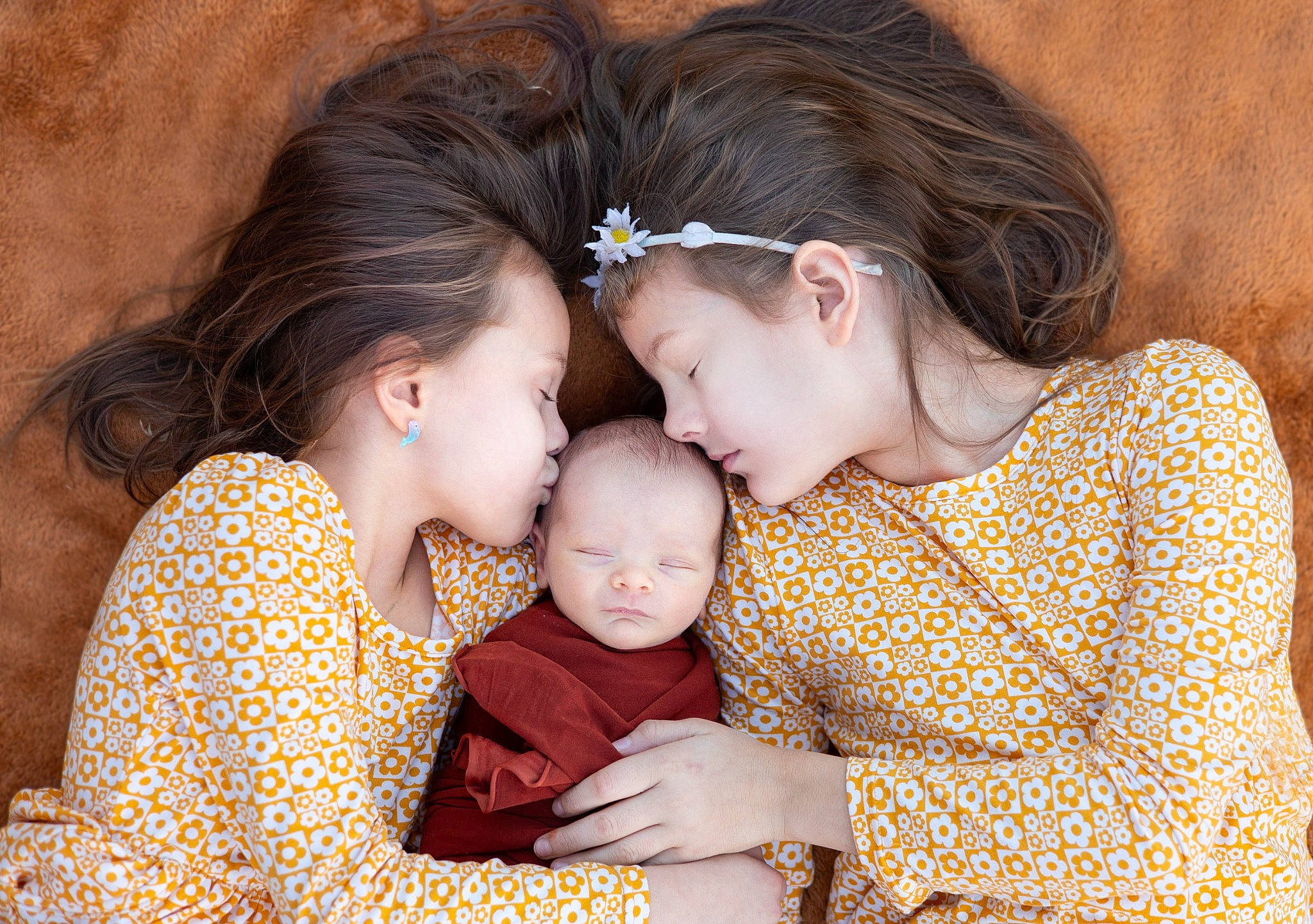 Johnny is registered to the contest to win money with this photo: baby, cheek, child, comfort, event, fashion_accessory, fun, gesture, happy, headband, headpiece, hug, jewellery, kiss, love, necklace, pattern, people_in_nature, person, portrait_photography