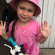 Mélina a rejoint le concours — aidez-le/la à gagner de superbes lots ! child, girl, pink_hat, minnie_mouse, tshirt, bicycle, bike_handle, smiling, outdoor, cat, pet, vehicle, playful, happy, person, toy, wheel, hand, curly_hair, casual_clothing